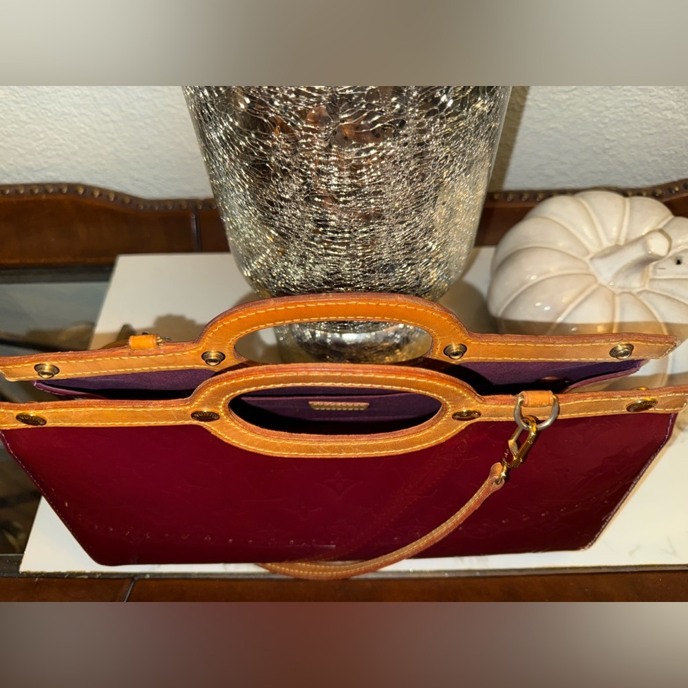 💯AUTHENTIC LOUIS VUITTON ROXBURY AMARANTE VERNIS DRIVE 2WAY SHOULDER BAG/CLUTCH - Picture 13 of 16